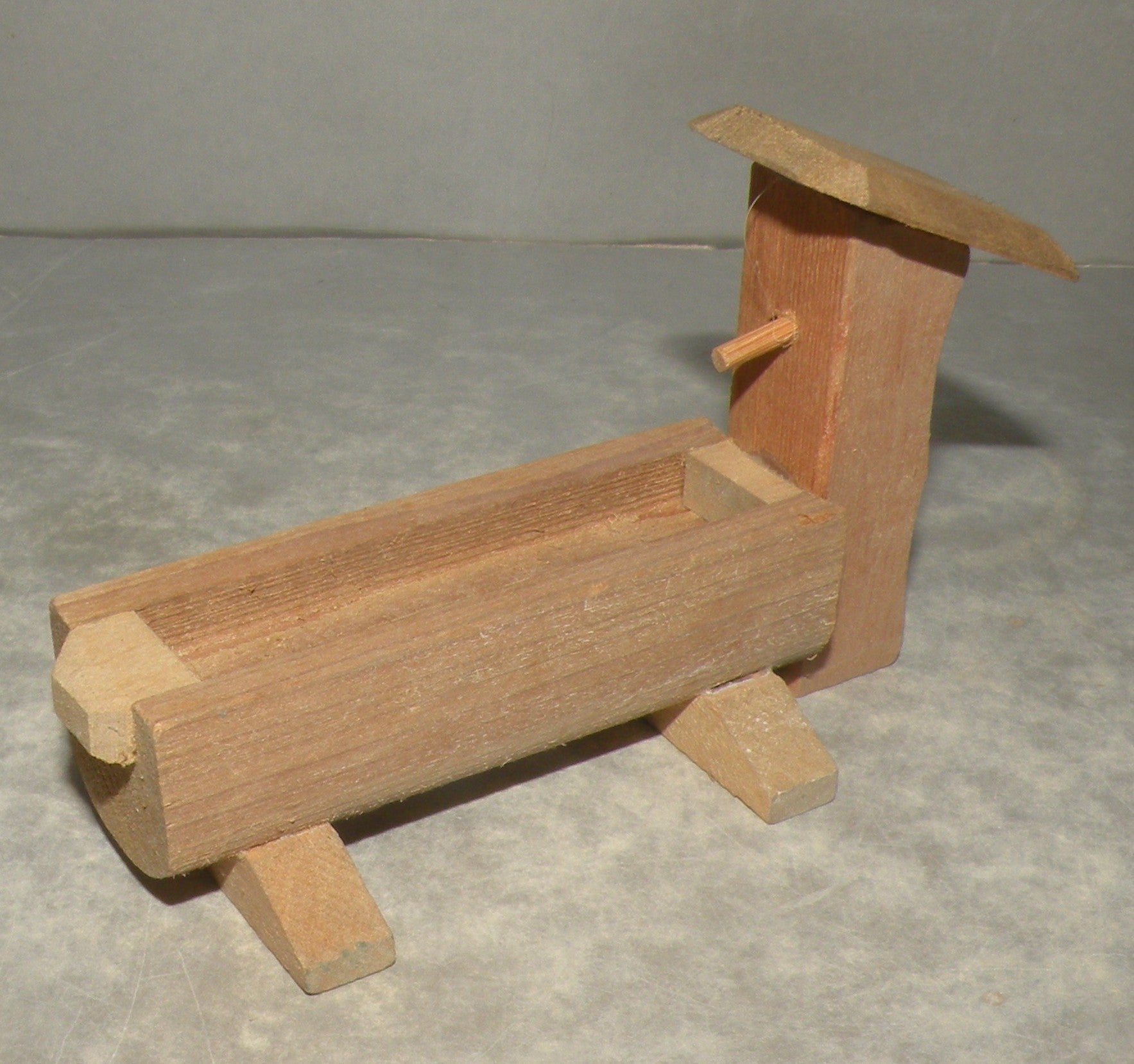 Drinking trough (wood)  , Fouque, 6 cm