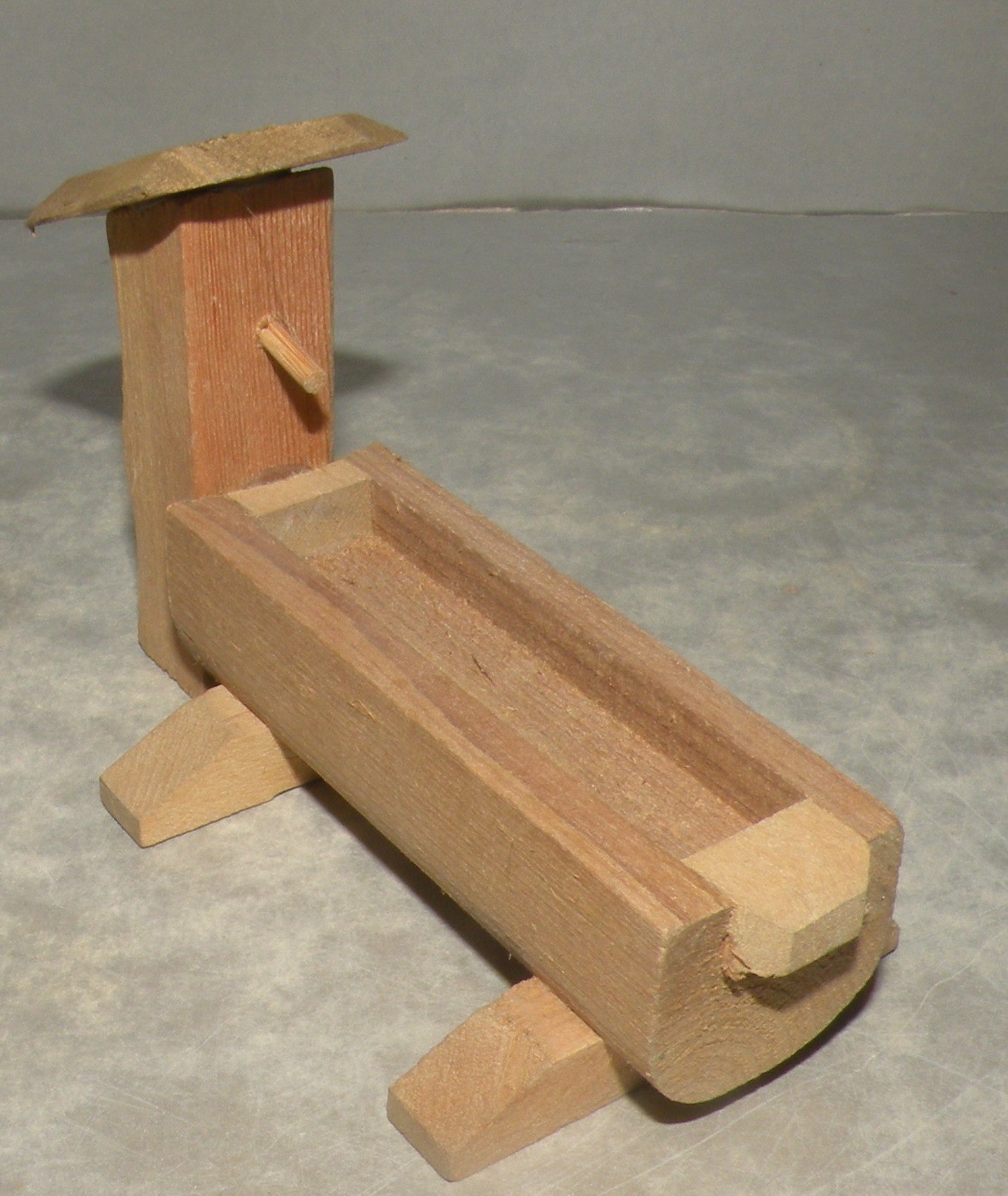 Drinking trough (wood)  , Fouque, 6 cm