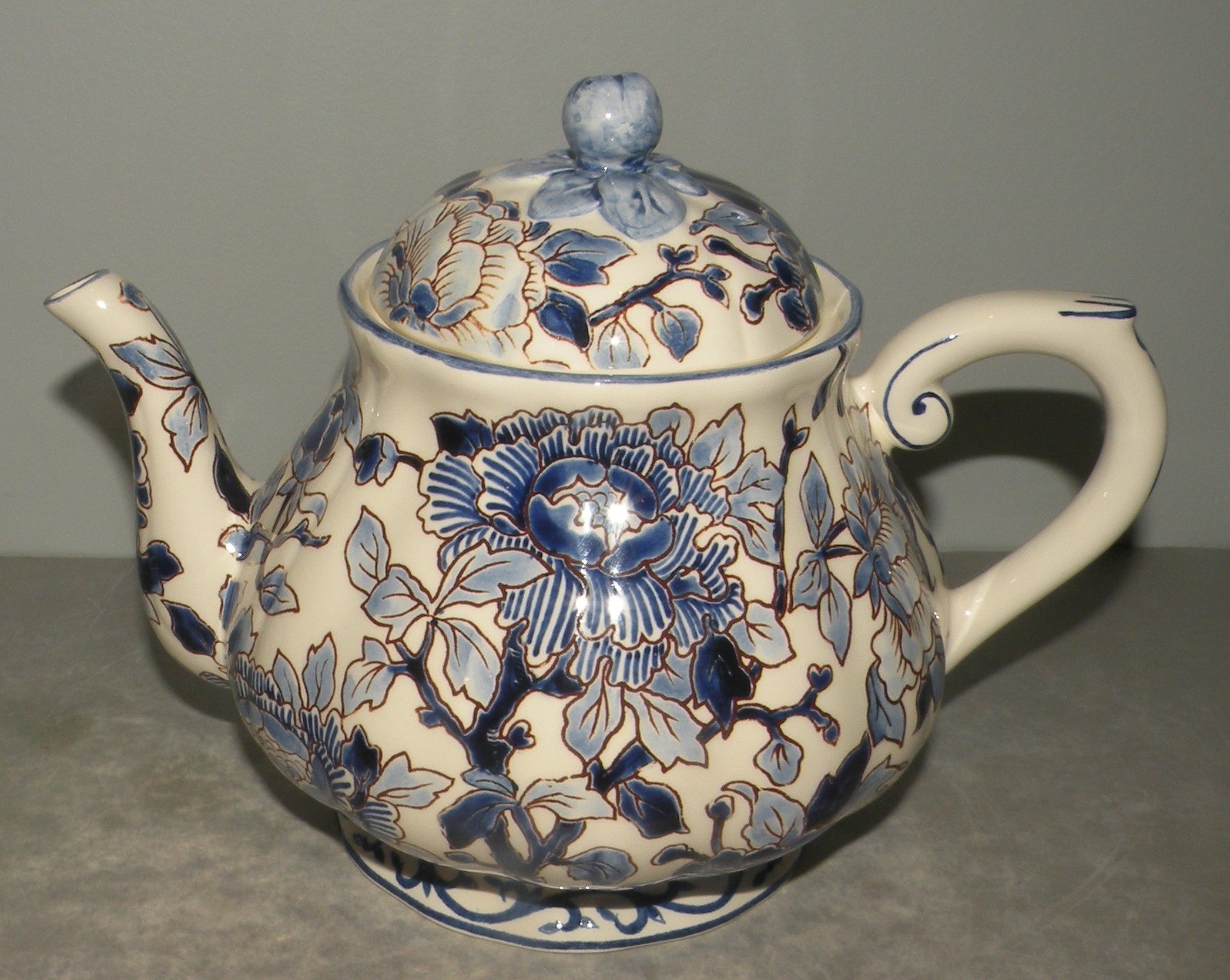 Gien Pivoines Bleu – Claude Berry Gien Pivoines Bleu – Claude Berry