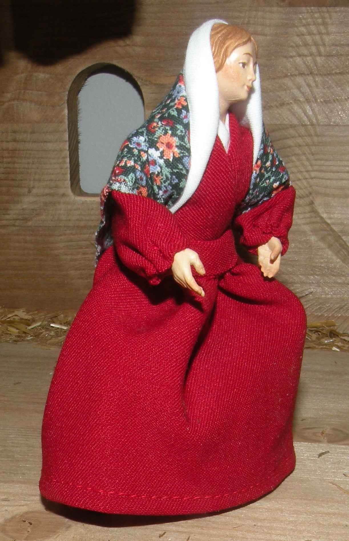 Virgin sitting with open arms - Folk nativity dressed- 10901-02B