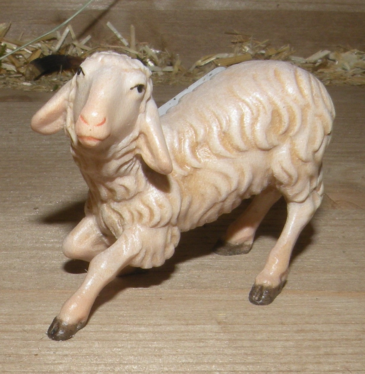 Sheep kneeling - Folk nativity dressed- 21209