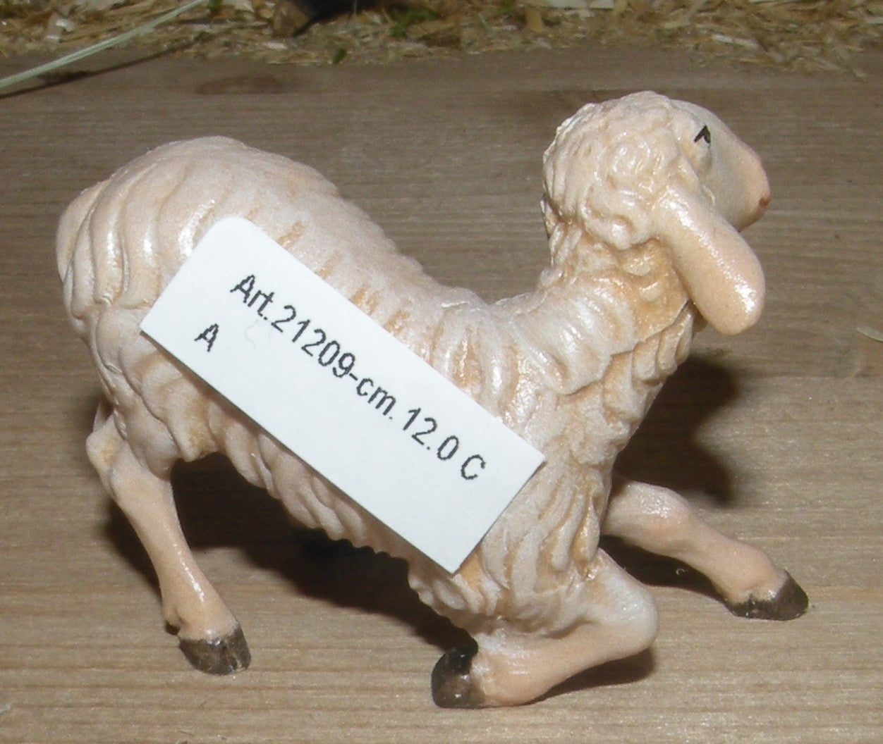 Sheep kneeling - Folk nativity dressed- 21209