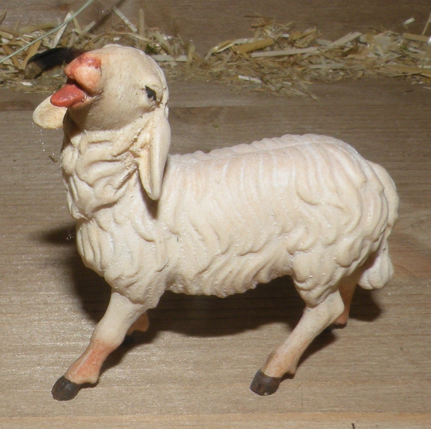 Sheep looking up - Folk nativity dressed- 21203