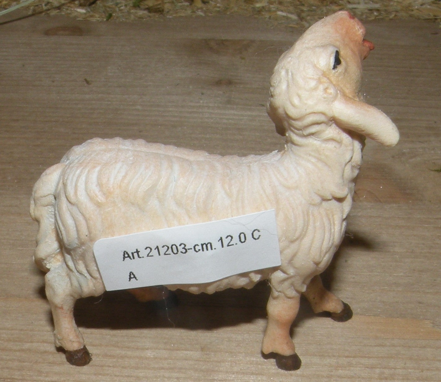 Sheep looking up - Folk nativity dressed- 21203