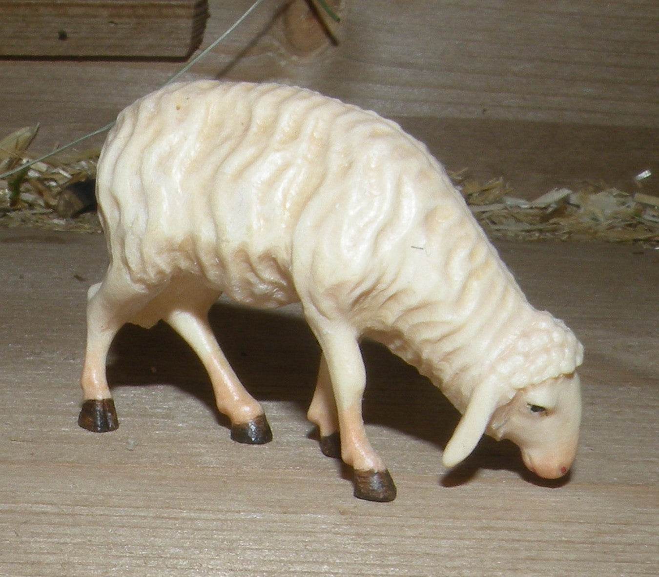 Sheep grazing - Folk nativity dressed- 21103