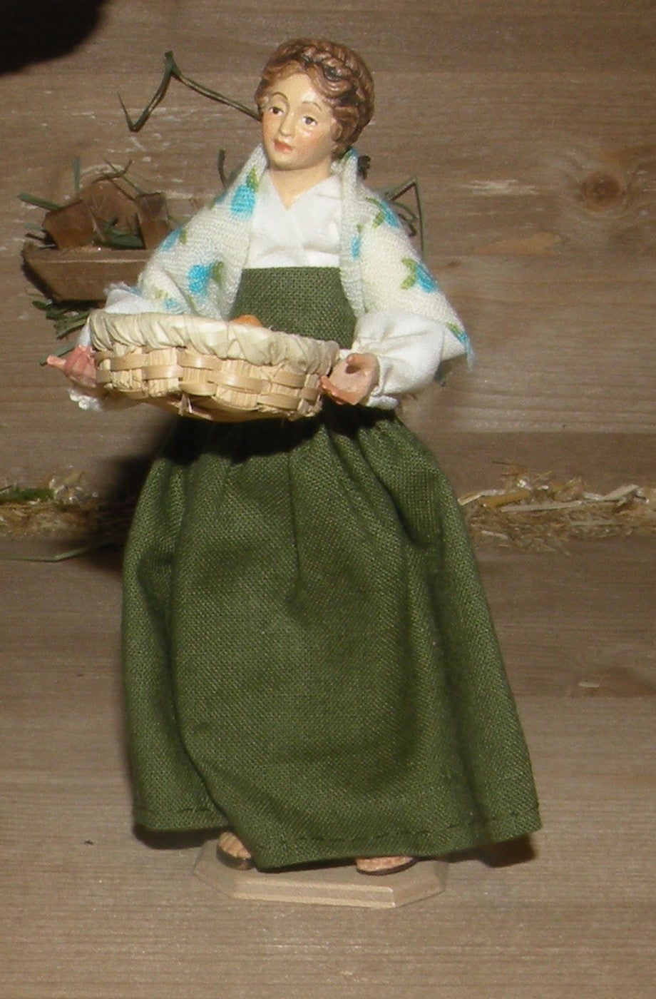 Woman with bread-basket - Folk nativity dressed- 10901-471