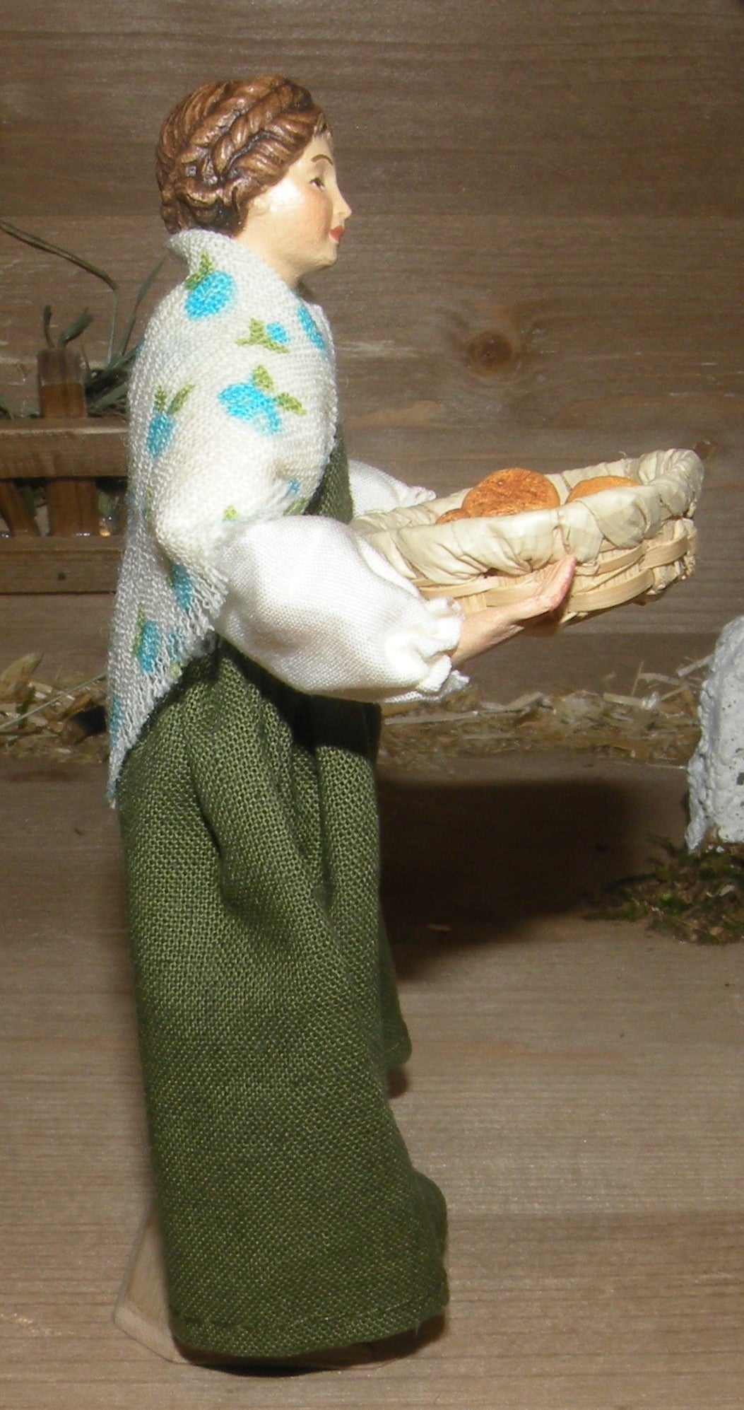 Woman with bread-basket - Folk nativity dressed- 10901-471