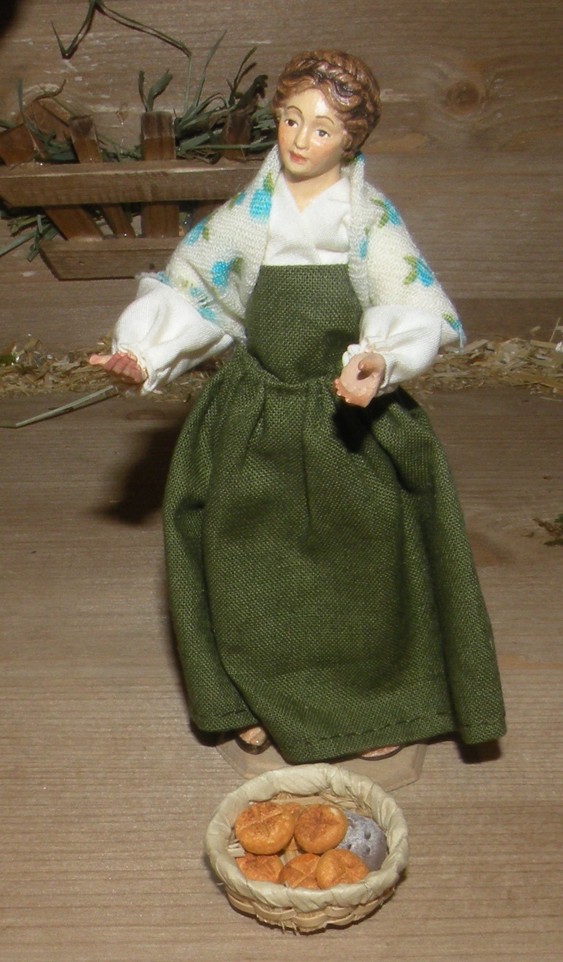 Woman with bread-basket - Folk nativity dressed- 10901-471