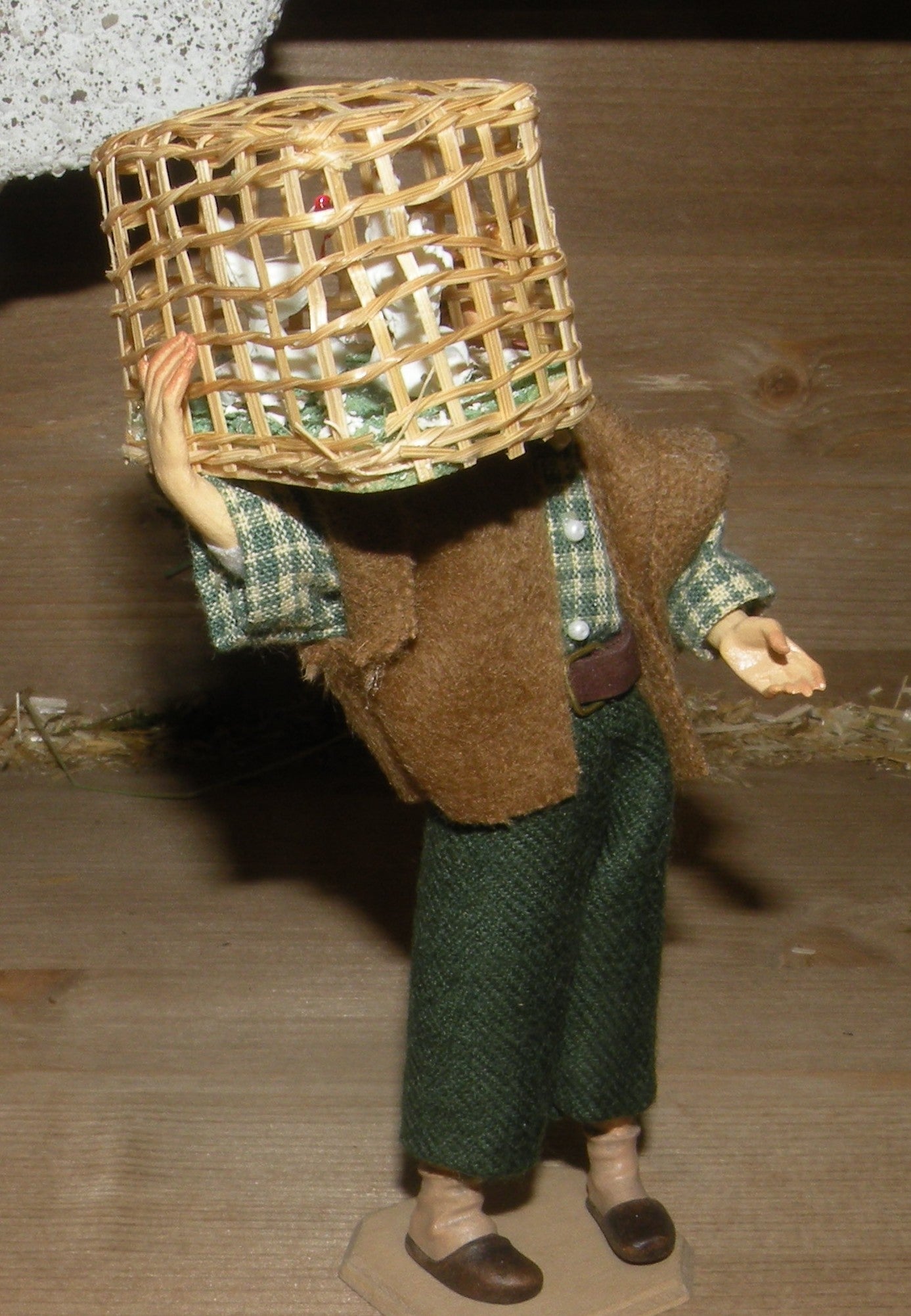 Shepherd with chicken-coop - Folk nativity dressed- 10901-461