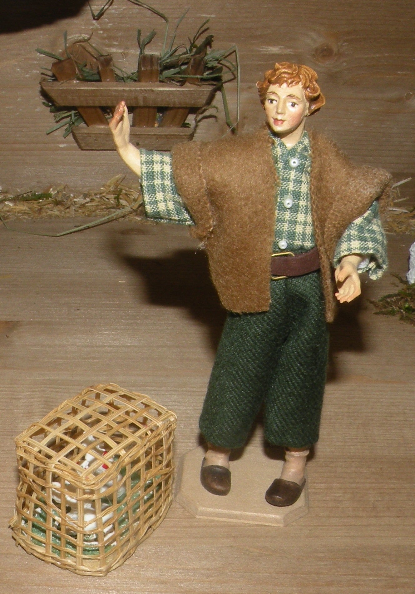 Shepherd with chicken-coop - Folk nativity dressed- 10901-461