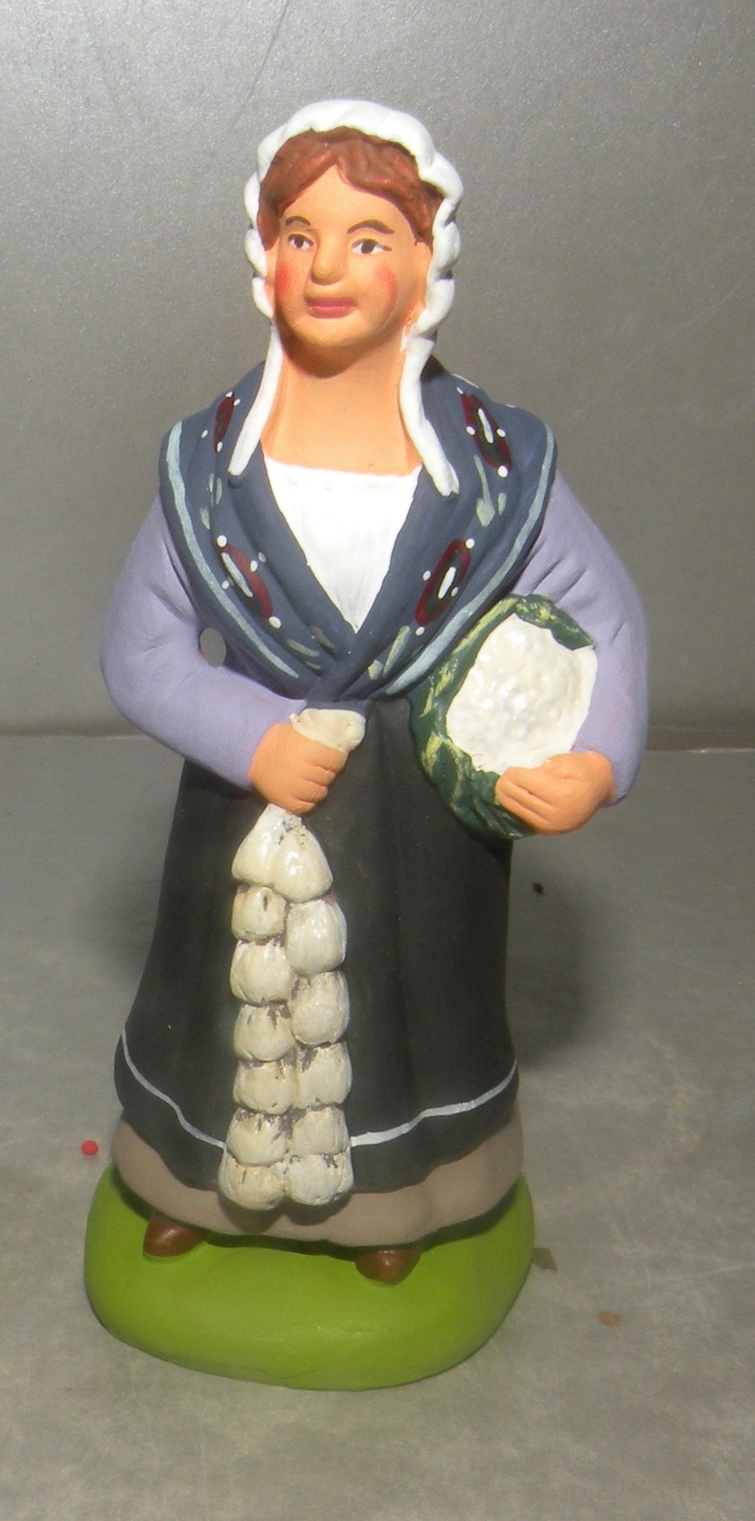 Woman with garlic, Didier, 10 cm