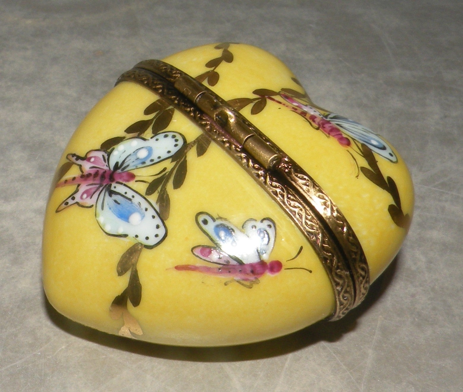 Yellow heart, Limoges Box number 61