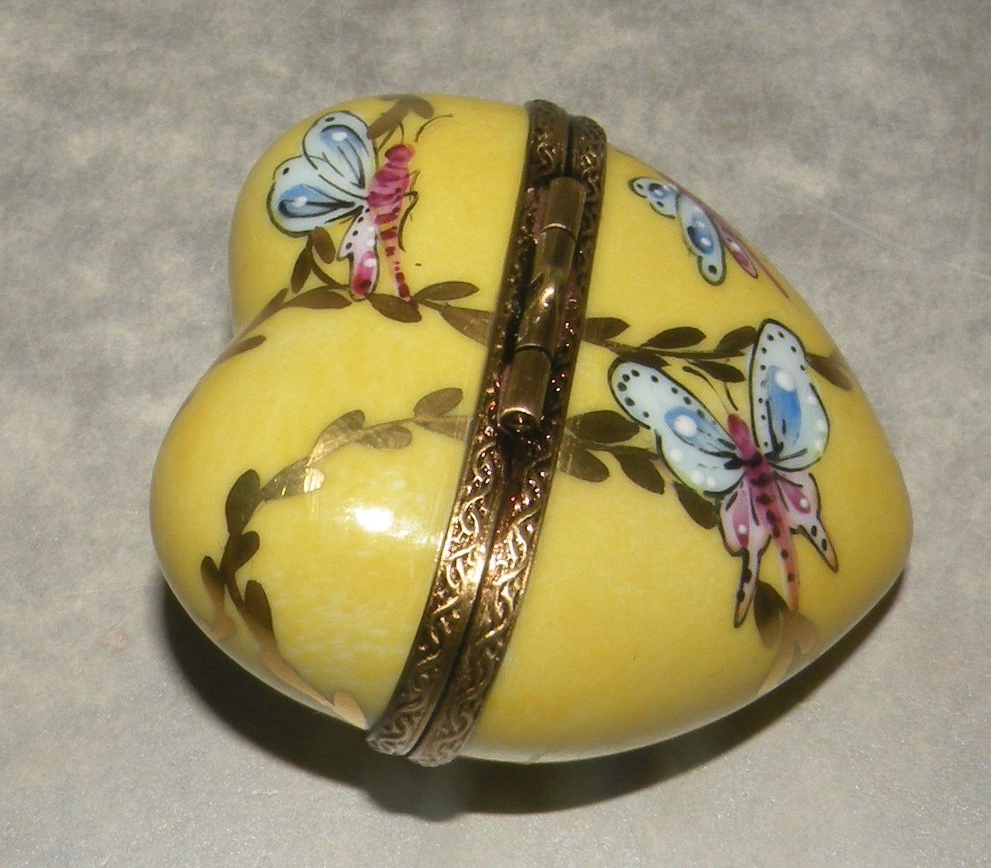 Yellow heart, Limoges Box number 61