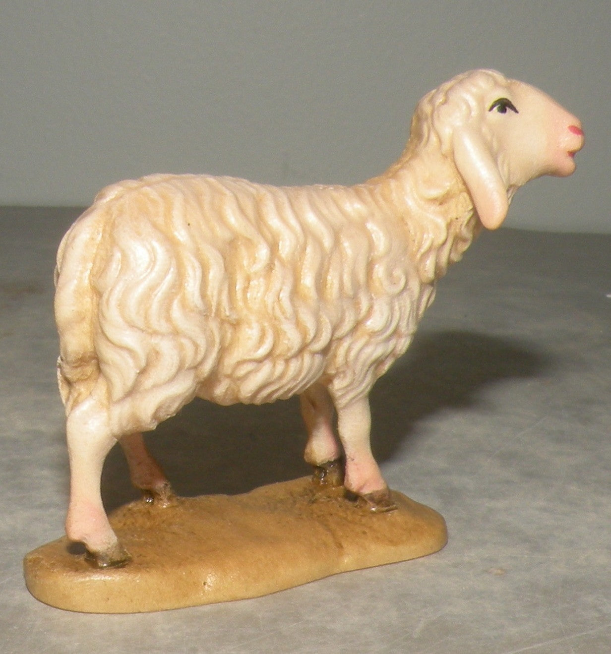 Sheep standing  ( 21206 ) ,   Folkloristic