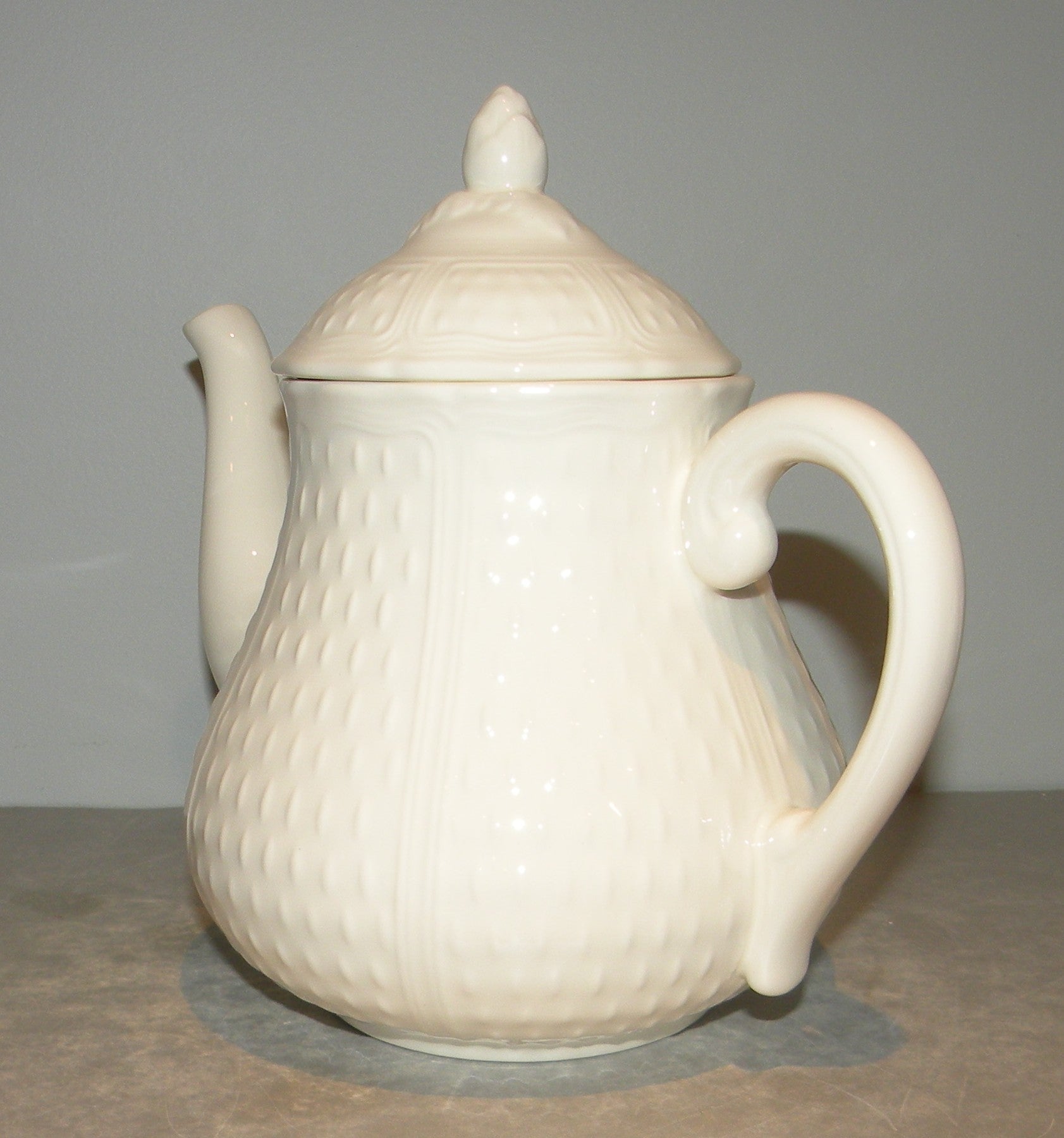 Tea Pot, Pont Aux Choux White