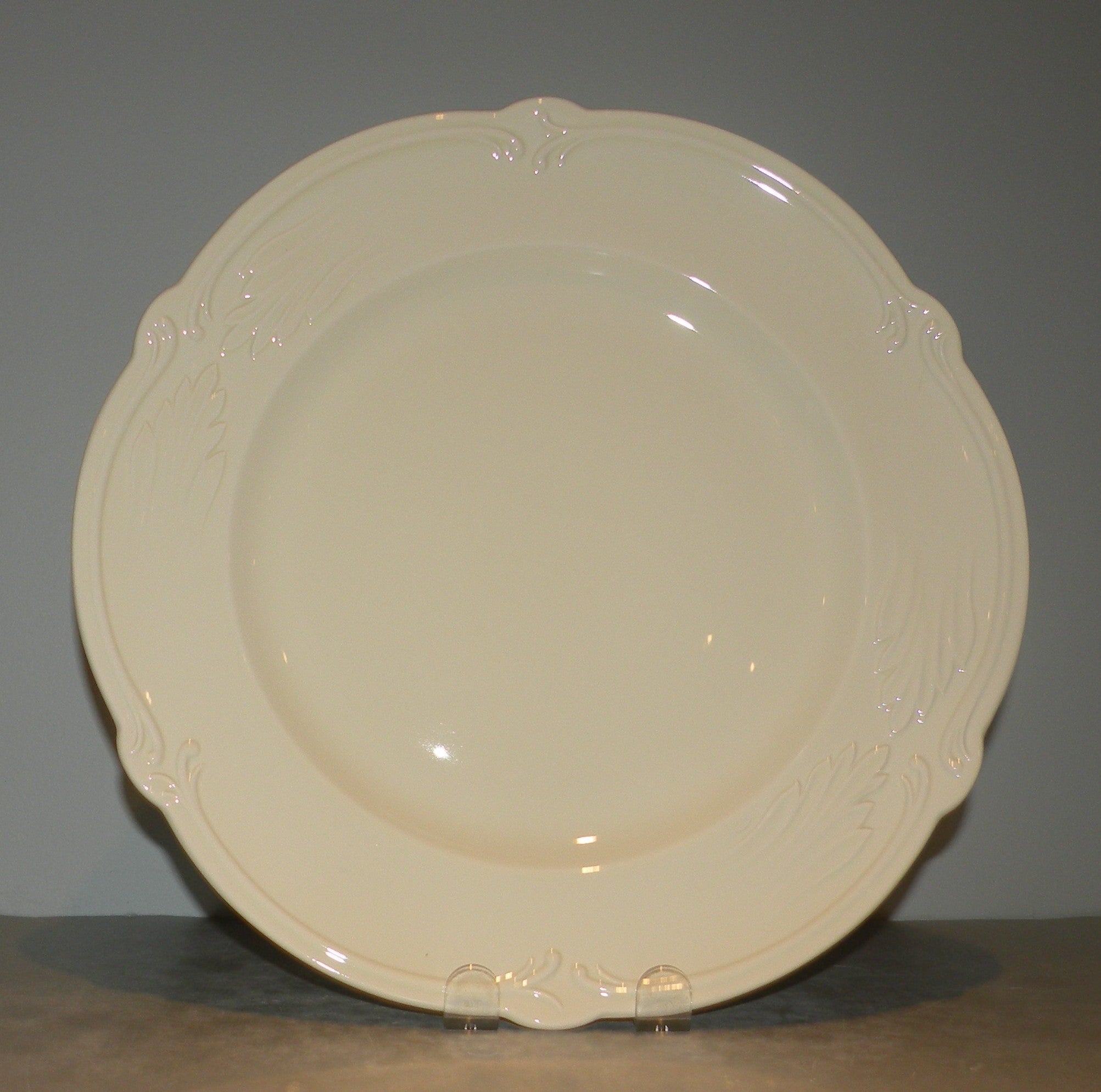 Round Flat Dish, Rocaille,