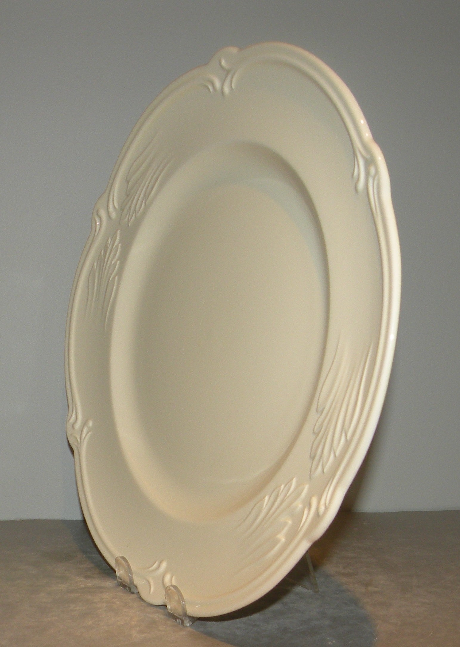 Round Flat Dish, Rocaille,