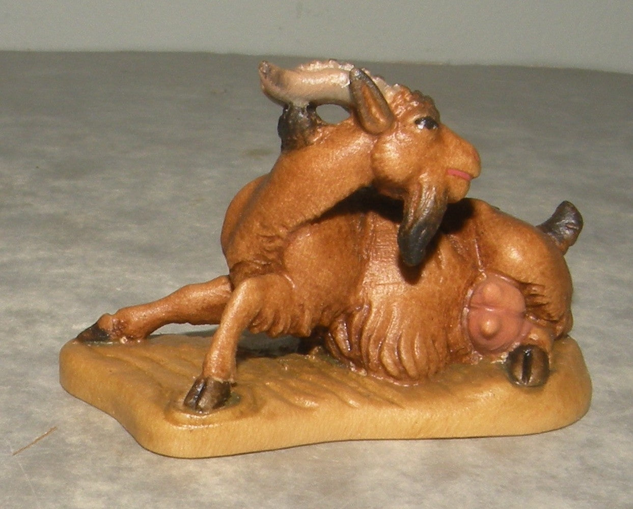 Goat lying-down ( 21303 )  ,   Giner