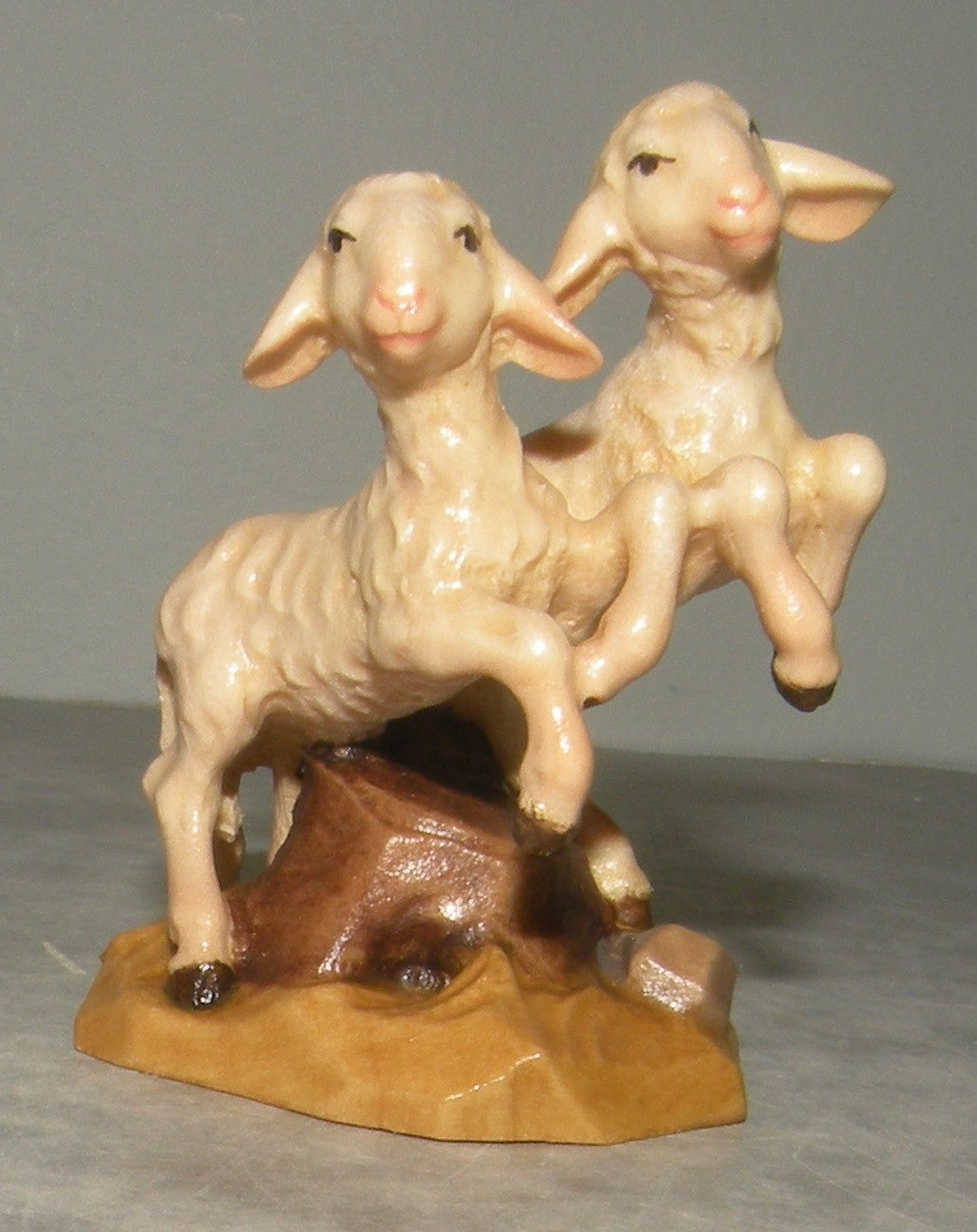Couple of lambs hopping  ( 21280 ) ,   Rustic
