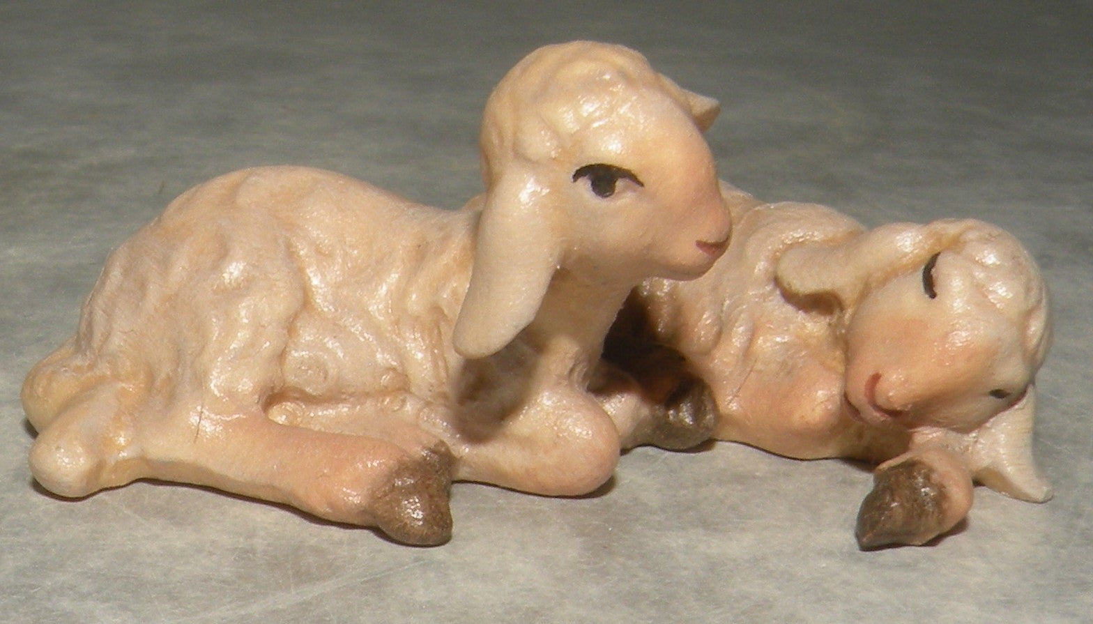 Couple of lambs lying down  ( 21284 )    ,   Rustic