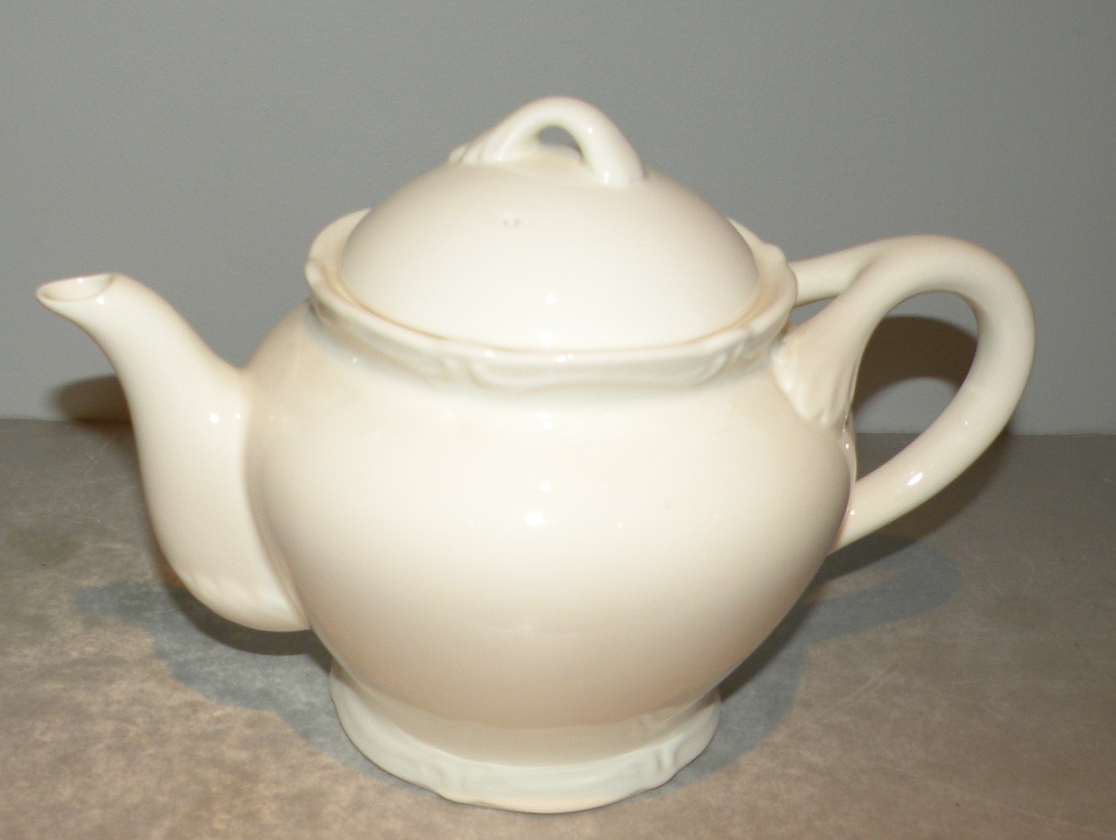 Tea Pot, Rocaille White