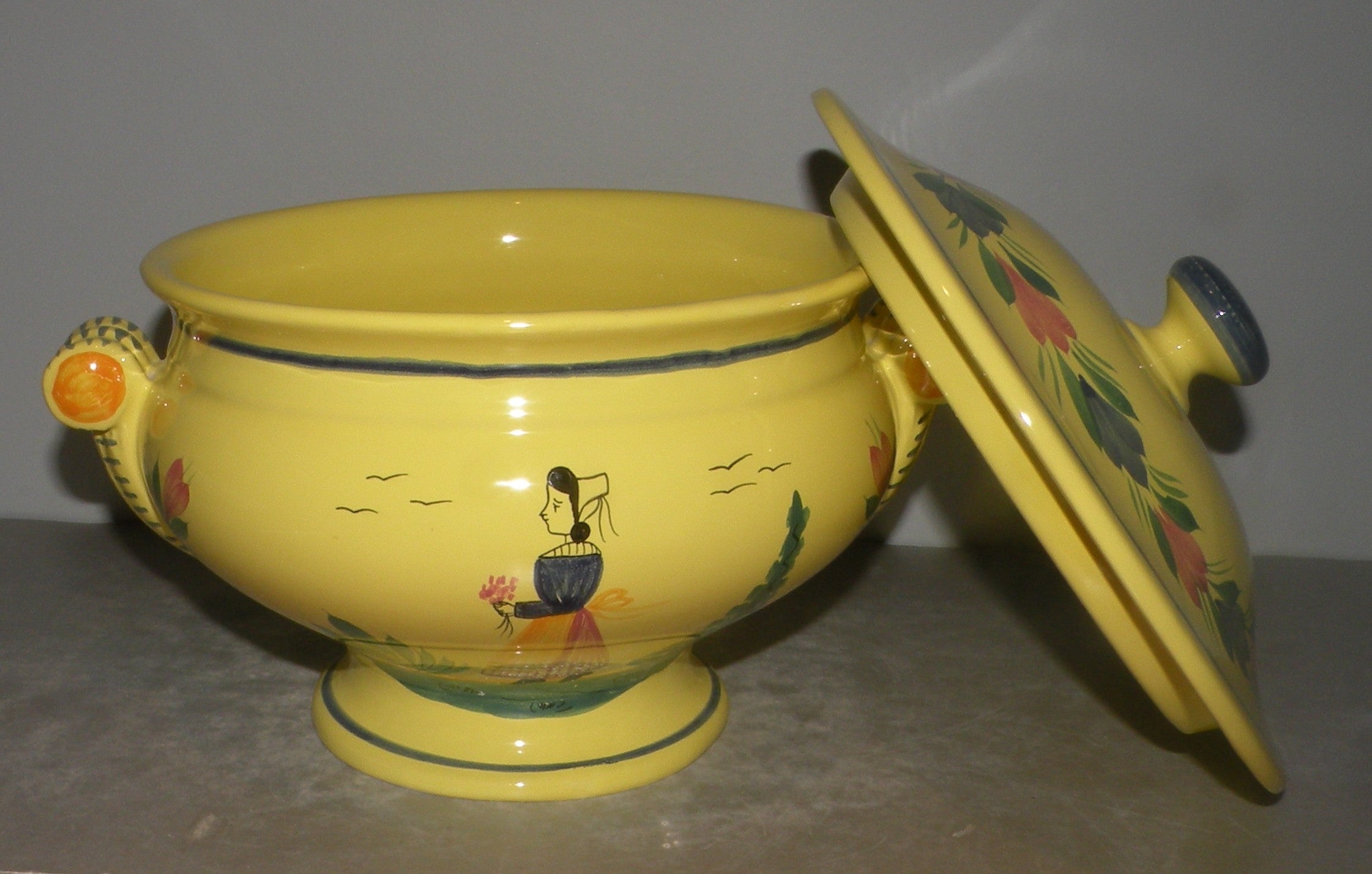 Round Soup Tureen with a lady , Soleil Yellow