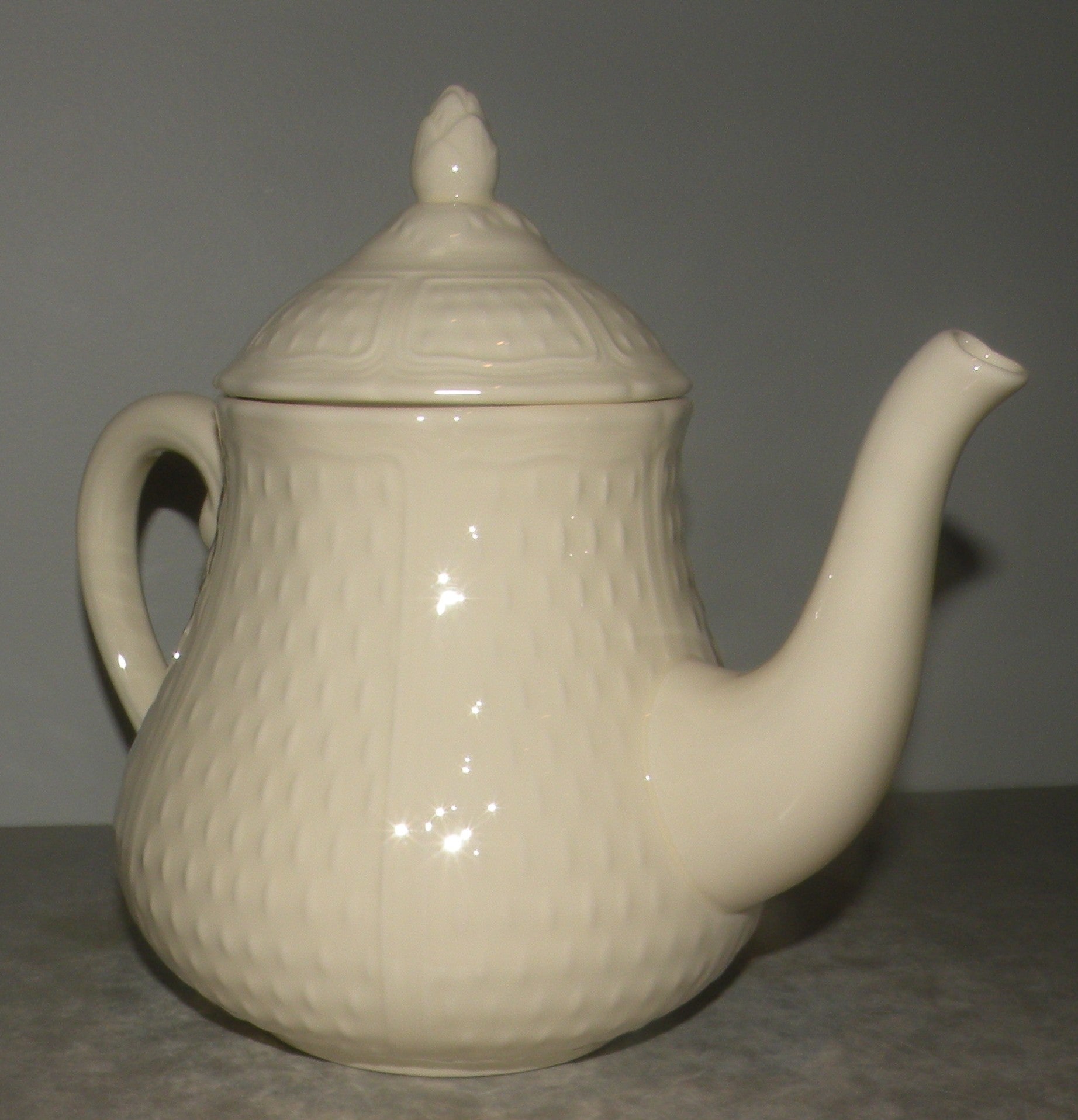 Tea Pot, Pont Aux Choux Mais