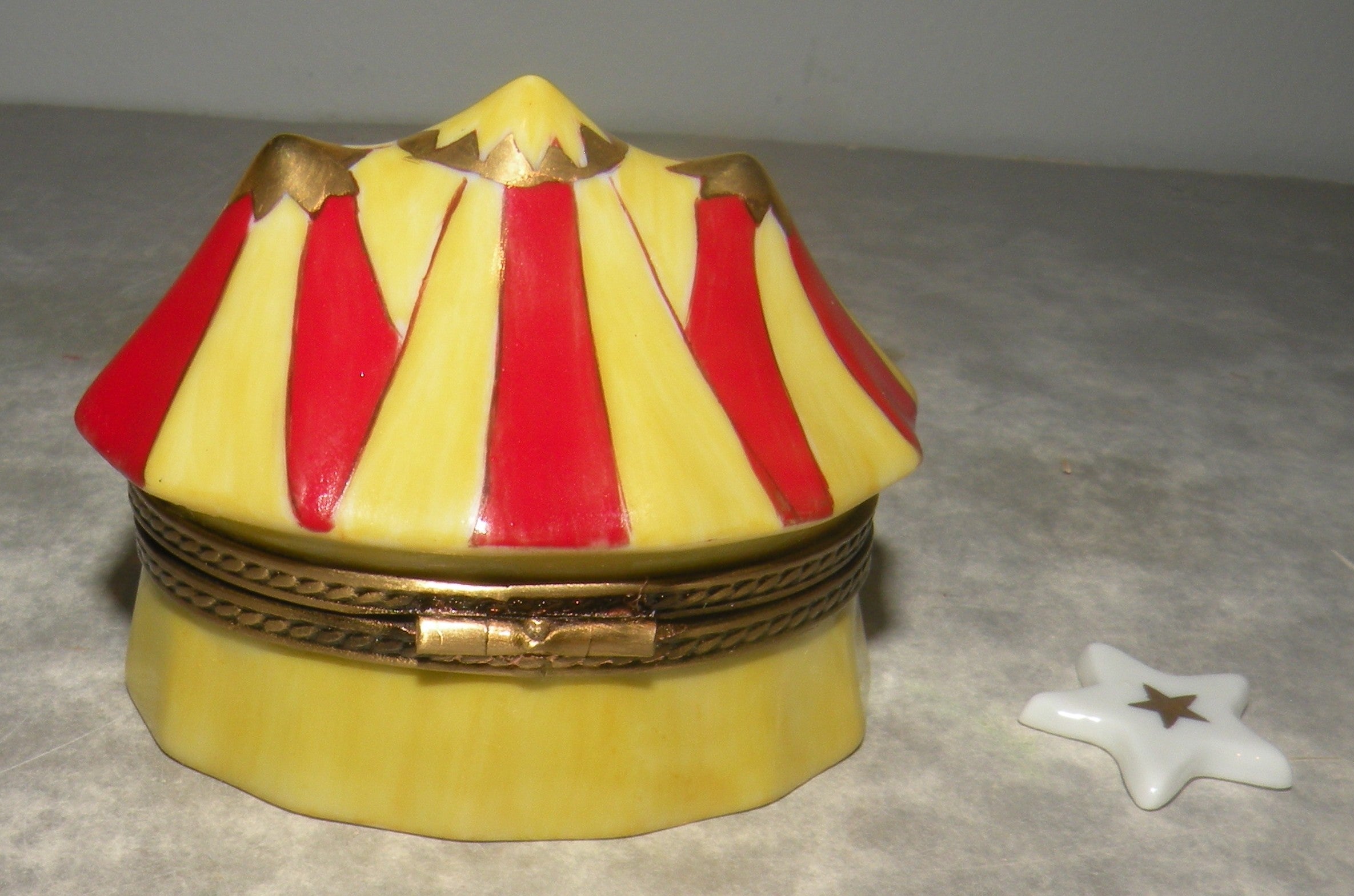 Circus,  Limoges Box number  49