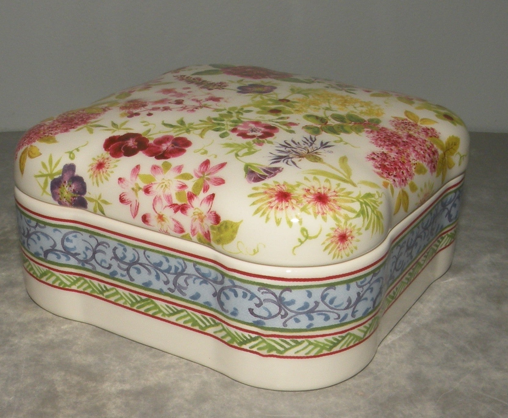 Square Candy Box, Millefleurs