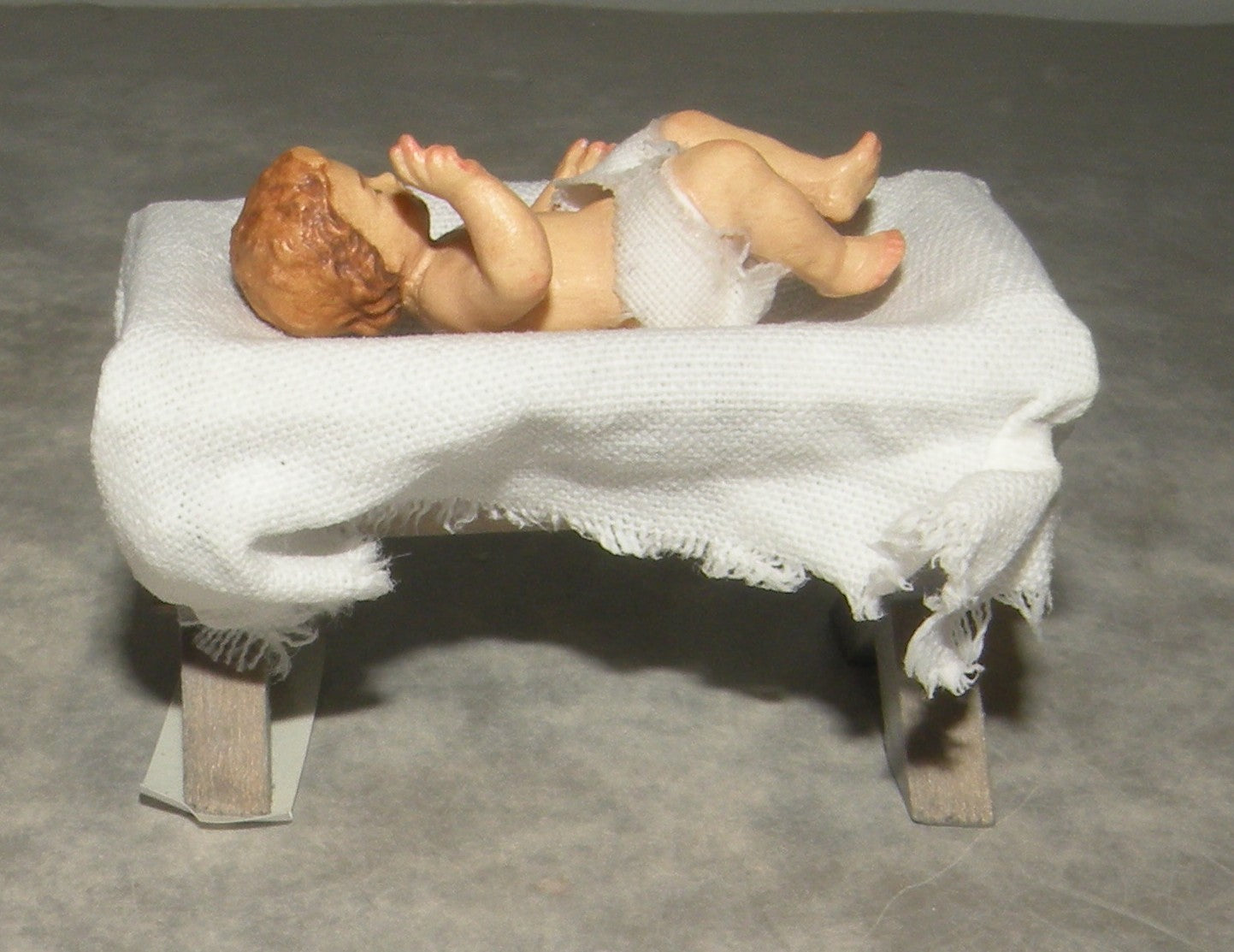 Infant Jesus with cradle 2 pieces - Folk nativity dressed- 10901-01A