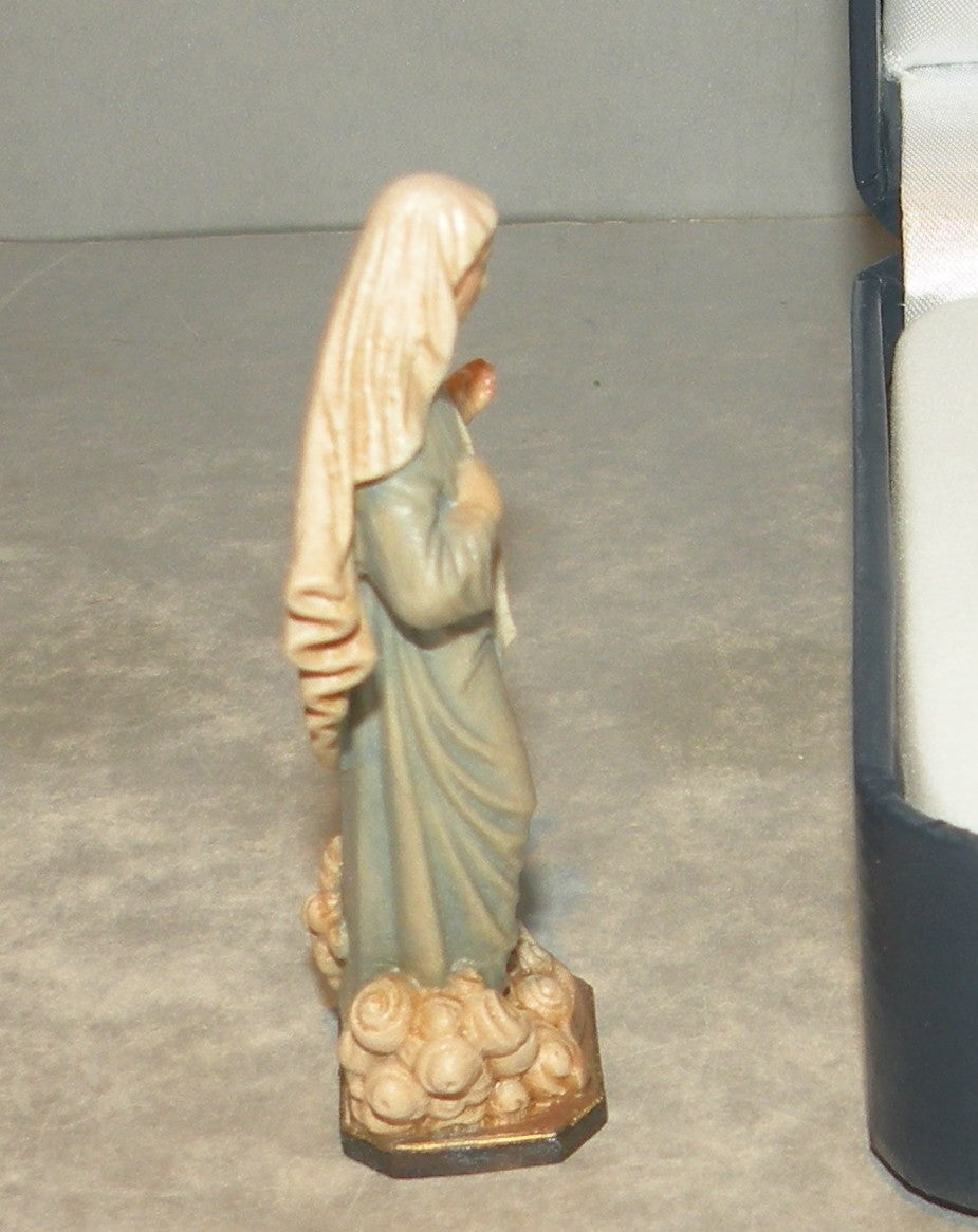 Virgin of Medjugorje with Case ( 10383 ), Lepi
