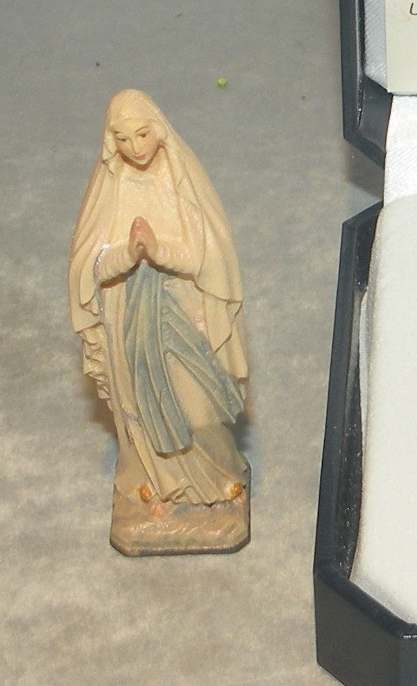Virgin of Lourdes   with Case ( 10363 ), Lepi
