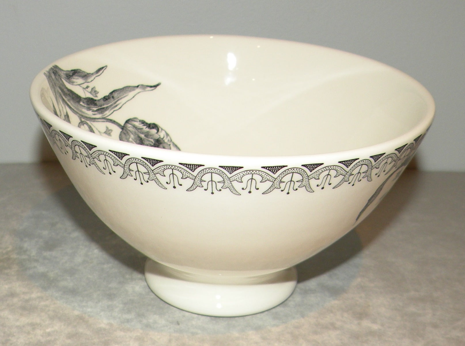 Large Bowl , Tulipes Noires