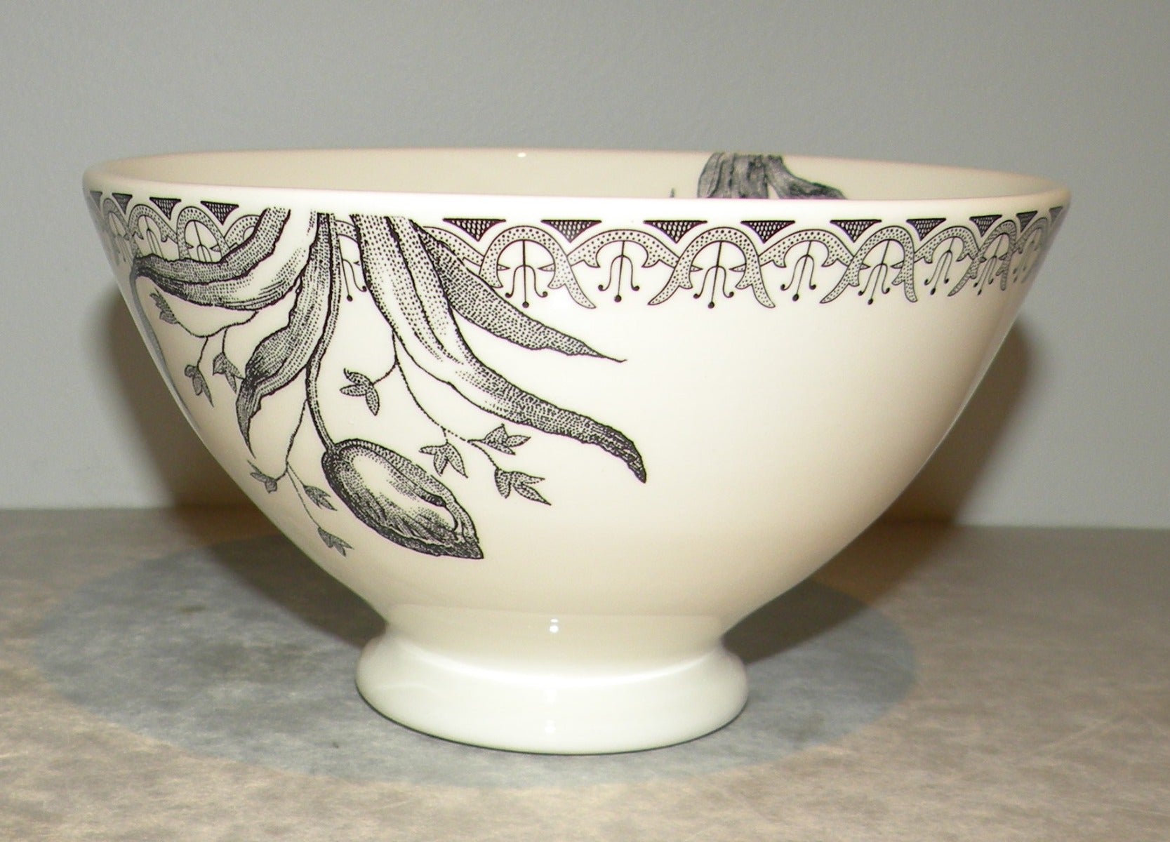 Large Bowl , Tulipes Noires