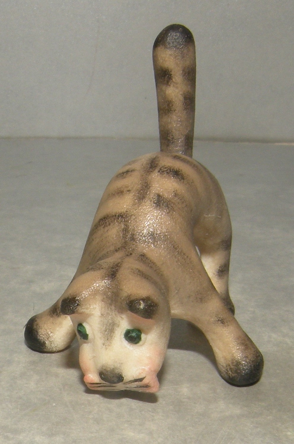 Cat with wide front legs, Kastlunger