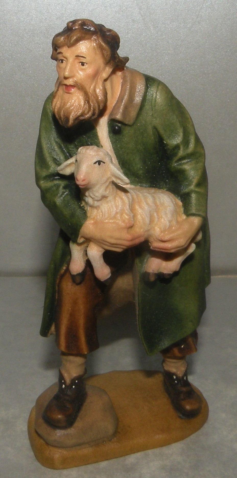 Shepherd with lamb nr 2, Rustic