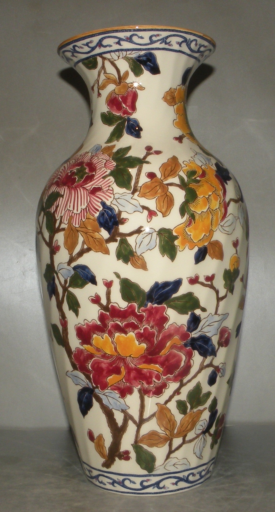 Fluted Vase Nr 2, Pivoines