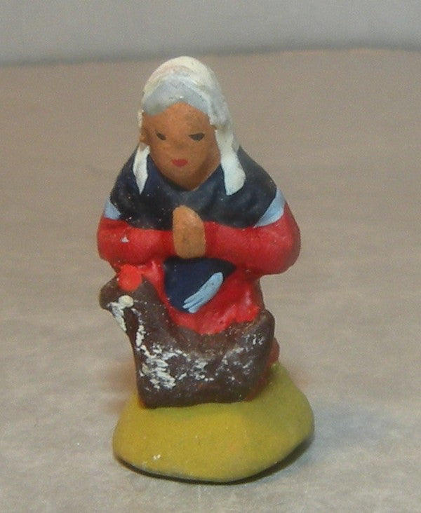 Prioress kneeling, Fouque 2cm