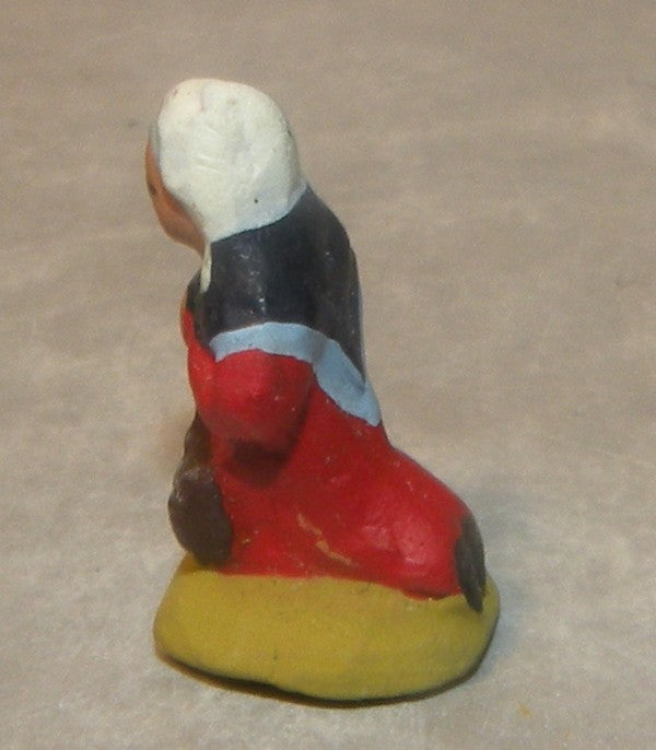 Prioress kneeling, Fouque 2cm