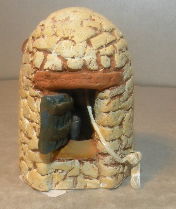 Well with stone hut (all clay),  Fouque 2 cm