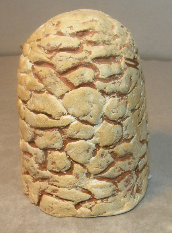 Well with stone hut (all clay),  Fouque 2 cm