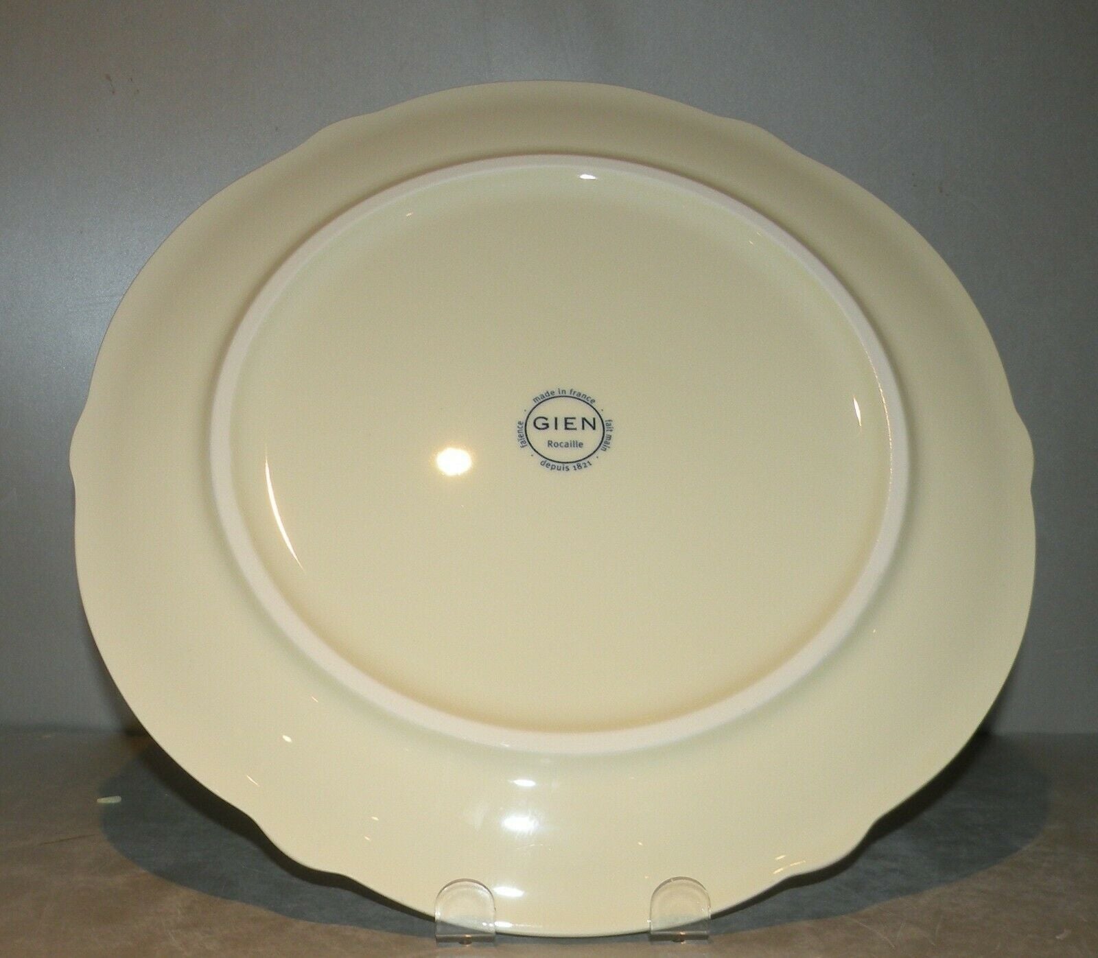 Round Cake Platter, Rocaille
