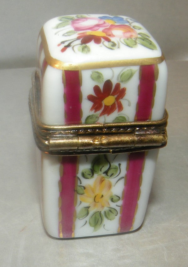 Square with perfumer, Limoges Box number  130