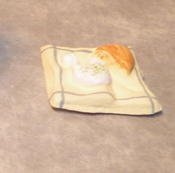 Cloth with bread and goat cheese, Fouque 4 cm