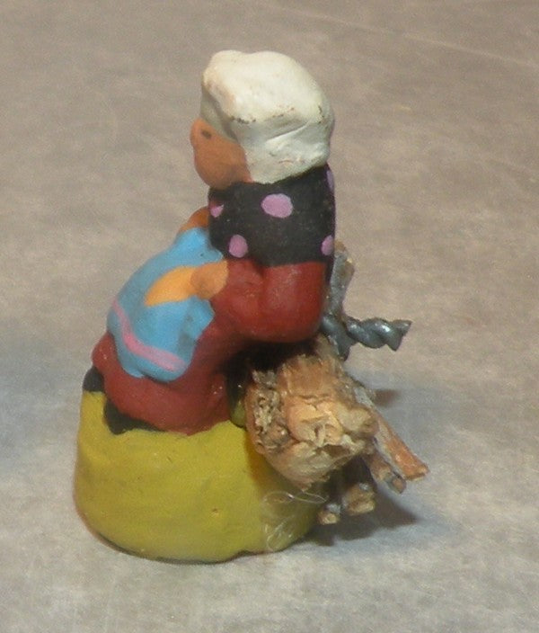 Old woman seated on firewood, Fouque 2cm